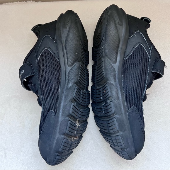 Kids under Armour shoes - Picture 4 of 7